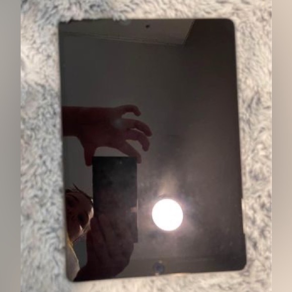 iPad Pro 10.5 64gb - Picture 4 of 5